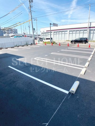 【駐車場】 | アパートメントハウス針崎Ⅰ | 駐車場があるので、車を買う予定の方も安心です