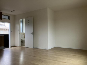 【居間・リビング】 | 物件の画像3