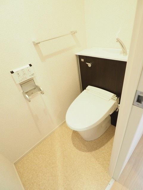 ティエラフェリスのトイレ|落ち着いた色調のトイレです