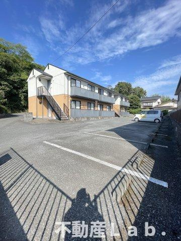 サンビレッジ六番館の駐車場