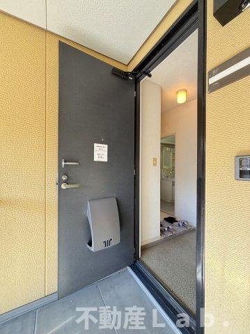 フォーレス華　B棟のエントランス