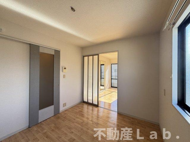 フォーレス華　B棟の居間・リビング