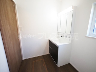 【洗面所】 | 現地写真（１号地洗面）シャワー付き洗面化粧台