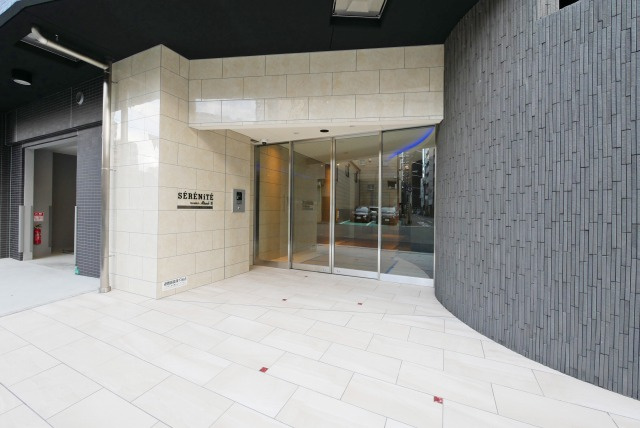 セレニテ難波ミラク参番館のエントランス