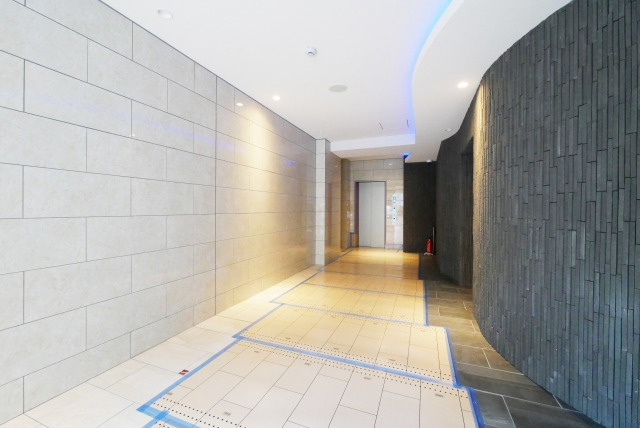 セレニテ難波ミラク参番館のロビー