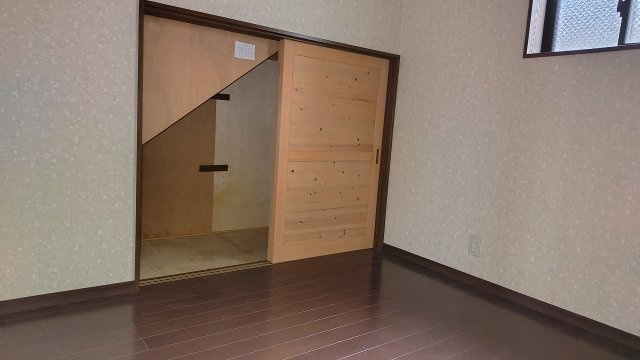 ６４９４２　岐阜市加納北広江町中古戸建ての洋室