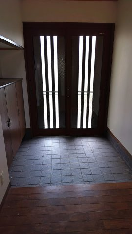 ６４９４２　岐阜市加納北広江町中古戸建ての玄関
