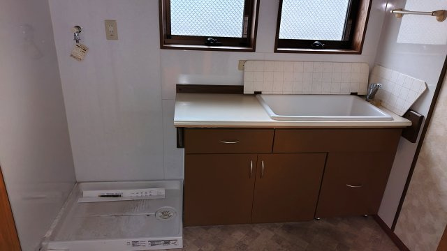 ６４９４２　岐阜市加納北広江町中古戸建ての洗面所