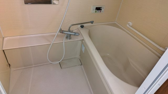 ６４９４２　岐阜市加納北広江町中古戸建ての浴室