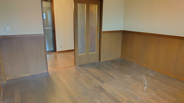 ６４９４２　岐阜市加納北広江町中古戸建ての洋室