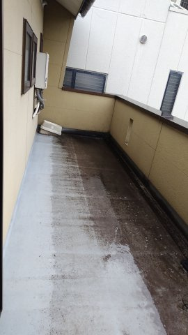 ６４９４２　岐阜市加納北広江町中古戸建てのバルコニー