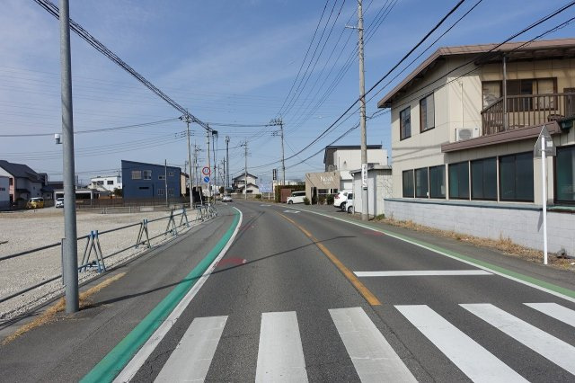 高崎市南大類町　売地の周辺|北側道路を東から西方向