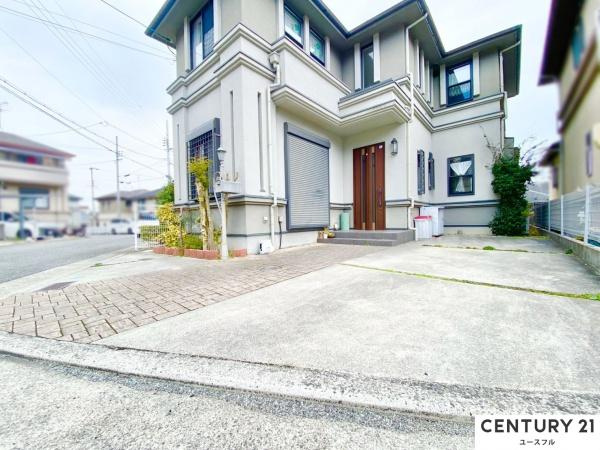 【駐車場】 | ゆったりガレージスペース。