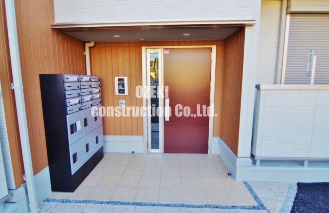 Tスクエア越ヶ谷のエントランス