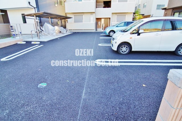 Tスクエア越ヶ谷の駐車場