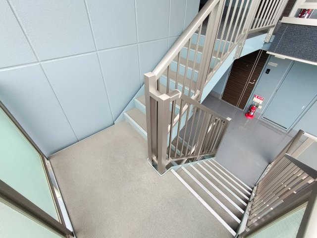 モンターナ岩槻東町のエントランス|建物の内部です