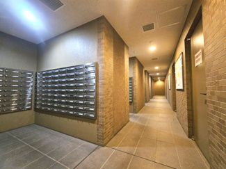 【設備】 | グランアルト越谷レイクタウン | 住まう方のプライバシーに配慮したメールボックスコーナー