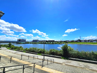 【周辺】 | グランアルト越谷レイクタウン | 敷地内からそのまま降りていける水辺は、駅近でありながら自然を享受できるこの上ない住環境と言えます。