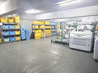 【その他共用部分】 | グランアルト越谷レイクタウン | 大型のゴミ置場は、毎日の清掃等で綺麗に保たれ、２４時間いつでもゴミ出し可能です。