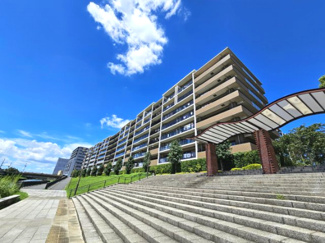 【外観】 | グランアルト越谷レイクタウン | 越谷レイクタウン駅南口より徒歩２分の地に水辺を望む全３８１邸のプレミアムレジデンス