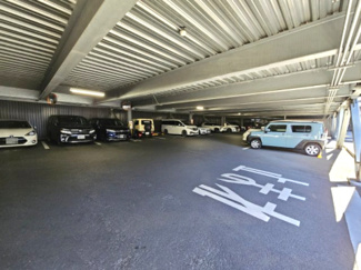 【駐車場】 | グランアルト越谷レイクタウン | 自走式駐車場３３７台、機械式駐車場５０台の合計３８７台分の駐車場を確保