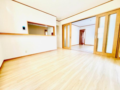 【居間・リビング】 | 神奈川県藤沢円行1-14-16 | こちらのリビングで趣味の時間をお楽しみください