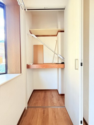 【収納】 | ロイヤルステージ日吉 | 洋室に設置されたクローゼットです。