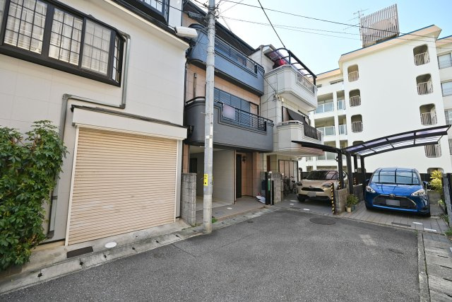 芦屋市朝日ケ丘町中古戸建│5LDK+駐車1台可の外観|JR神戸線「芦屋」駅バス9分「芦屋市民プール前」停歩3分、2023年5月室内リフォーム済の中古戸建です。皆様からのご連絡を心よりお待ちしております。