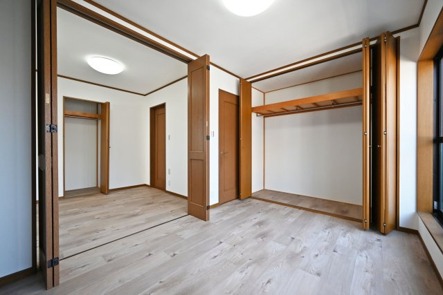 芦屋市朝日ケ丘町中古戸建│5LDK+駐車1台可の収納|-洋室5.0帖(3F)-