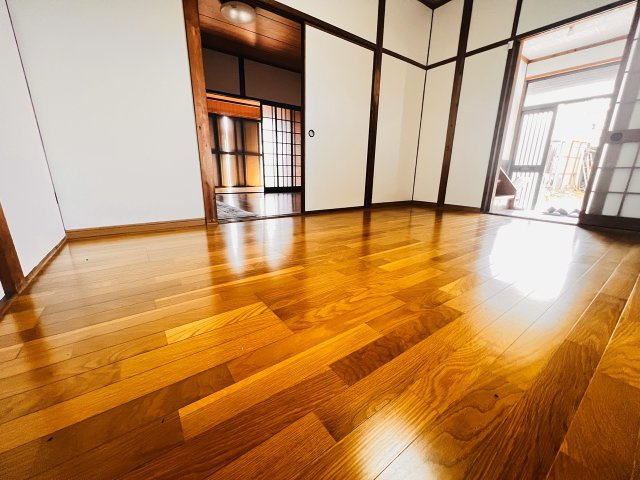 上北島貸家の洋室