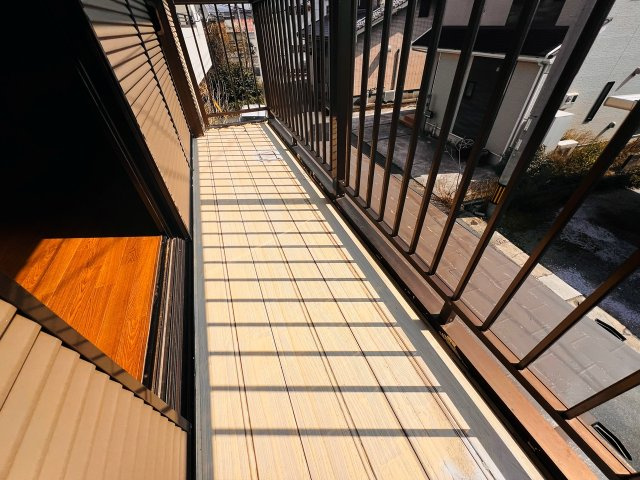 上北島貸家のバルコニー