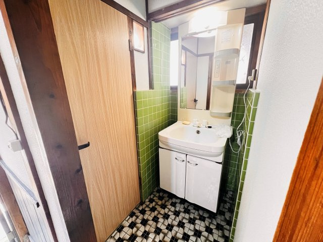 上北島貸家の洗面所