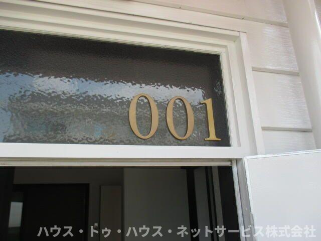 ホワイトベースのエントランス