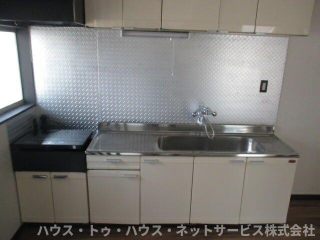 ホワイトベースのキッチン