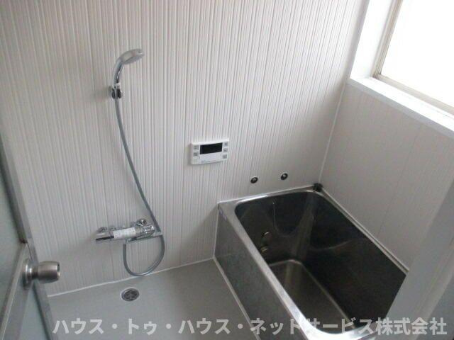 ホワイトベースの浴室