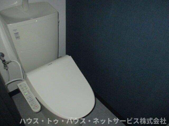 ホワイトベースのトイレ