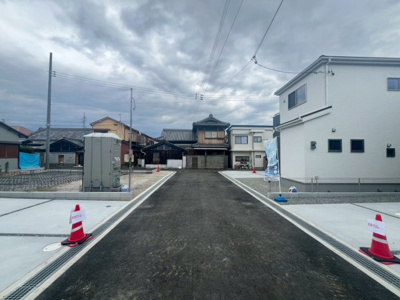 【前面道路含む現地写真】 | 久保1丁目新築戸建て