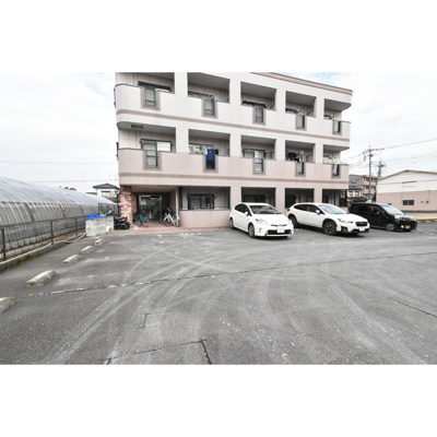 【駐車場】 | ピュアクローネII | 駐車スペースもあります