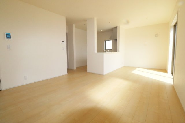 本宮市岩根　　　　８号棟　　　岩根小学校、本宮第２中学区　の居間・リビング