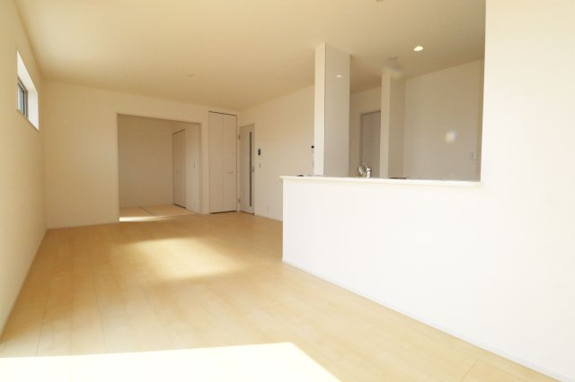 本宮市岩根　　　　８号棟　　　岩根小学校、本宮第２中学区　の居間・リビング