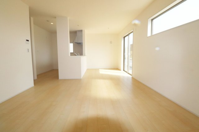 本宮市岩根　　　　８号棟　　　岩根小学校、本宮第２中学区　の居間・リビング