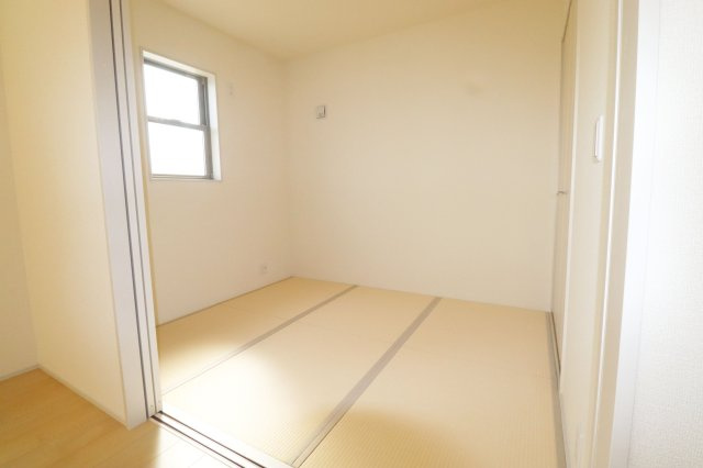 本宮市岩根　　　　８号棟　　　岩根小学校、本宮第２中学区　の和室