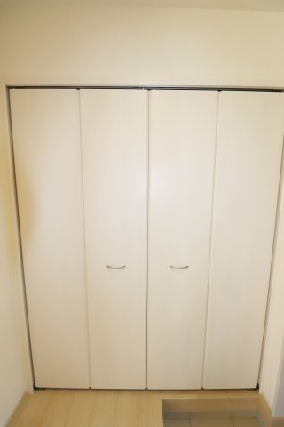 本宮市岩根　　　　８号棟　　　岩根小学校、本宮第２中学区　の玄関