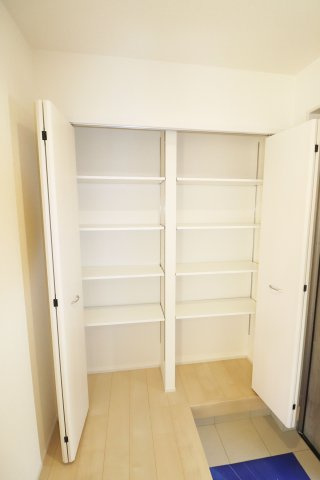 本宮市岩根　　　　８号棟　　　岩根小学校、本宮第２中学区　の玄関