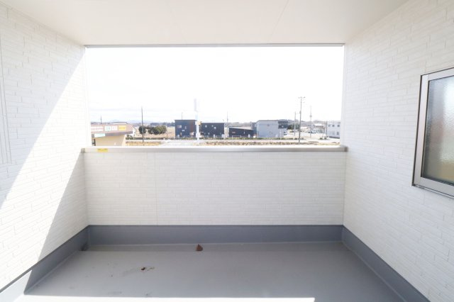 本宮市岩根　　　　８号棟　　　岩根小学校、本宮第２中学区　のバルコニー