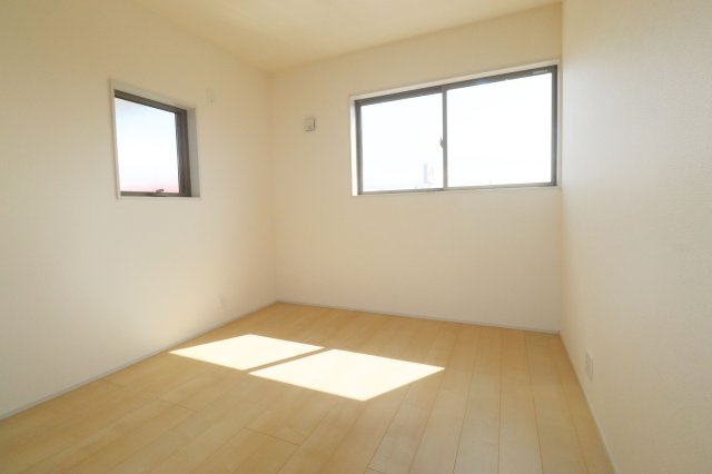 本宮市岩根　　　　８号棟　　　岩根小学校、本宮第２中学区　の洋室