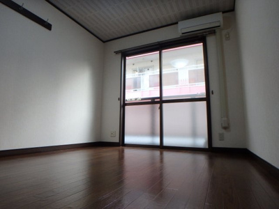 【居間・リビング】 | ステラハウス４－７００ | こちらの居間で趣味の時間をお楽しみください