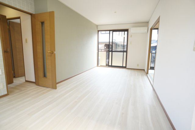 アビタシオン仁川Ⅲの居間・リビング