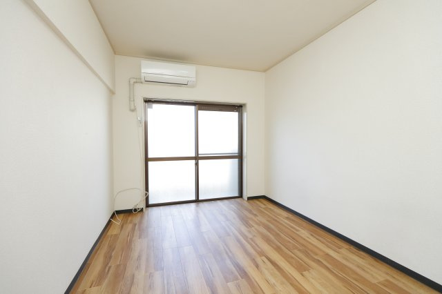 ノーリーズン船堀の洋室