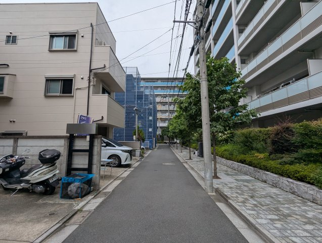 江東区越中島３丁目の戸建の前面道路含む現地写真